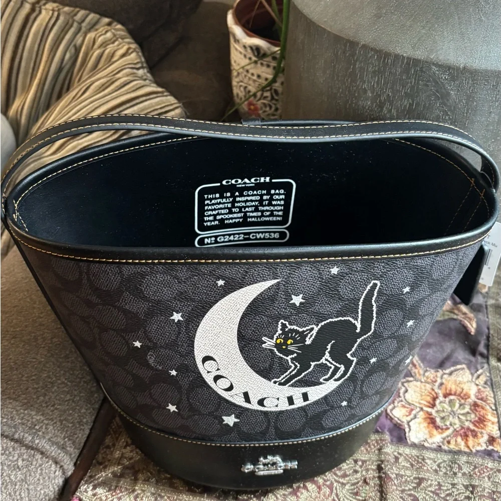 Authentic Coach Signature/Smooth leather w Celestial Cat Design bucket shoulder - Picture 3 of 15